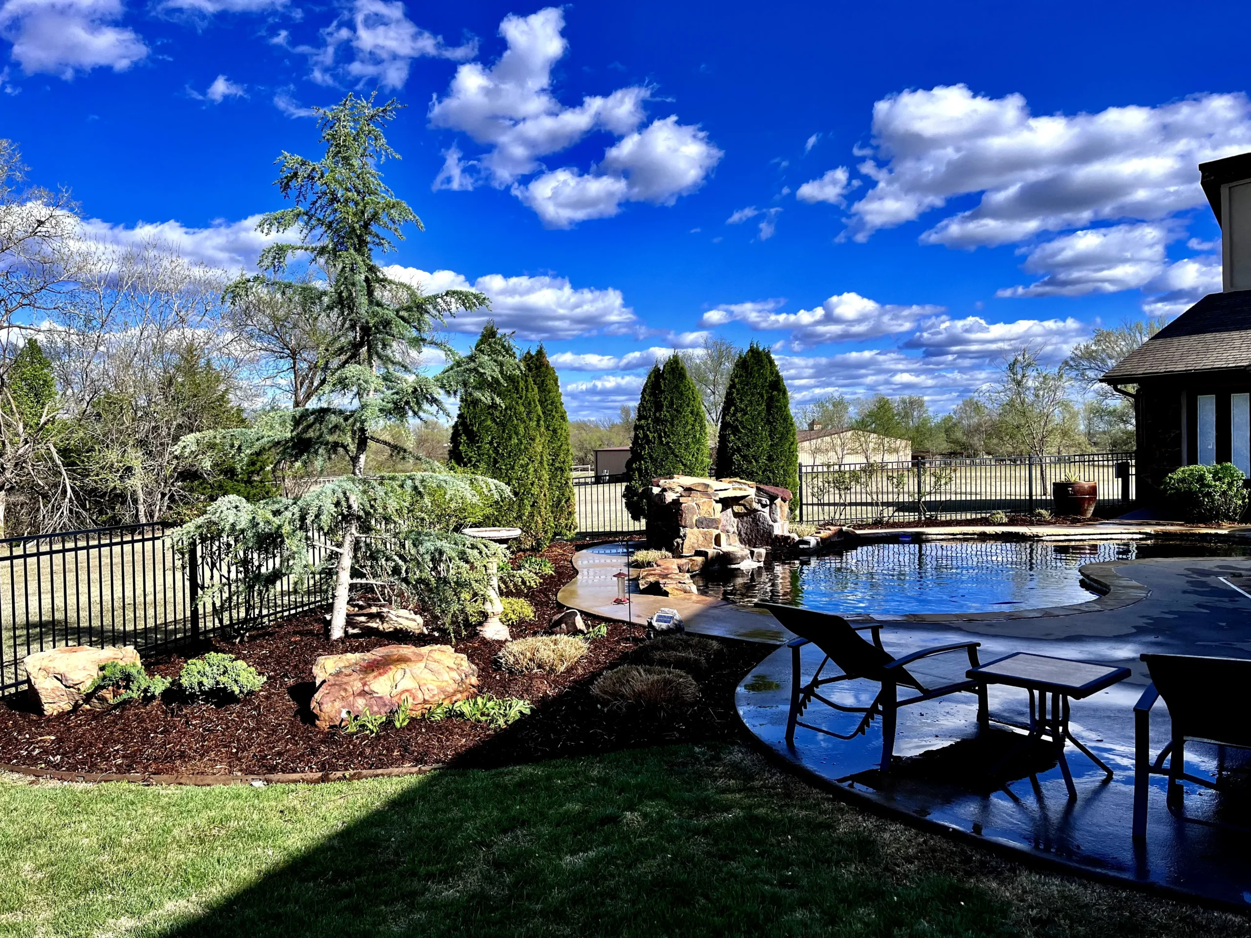 PROLIFIC LANDSCAPE INC logo